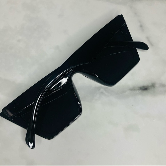 ***Sold**** Black geo glasses - Picture 3 of 5